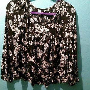 Black Fun Floral Top Old Navy & Adorable size M